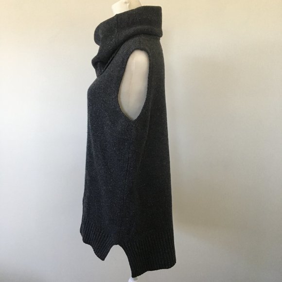 Mia Mai Sleeveless Sweater - Picture 4 of 7